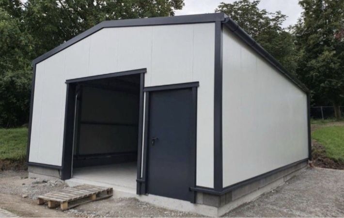 Garaje auto pe structura metalica învelite cu panouri Sandwich