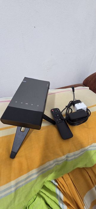 Mini Proiector led portabil cu difuzor și baterie incorporata