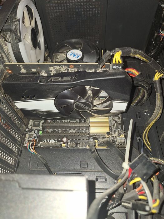 Vand pc gaming 16gb ram,i5-4590  3.30 GHz nvidia geforce GTX 1060 3 Gb