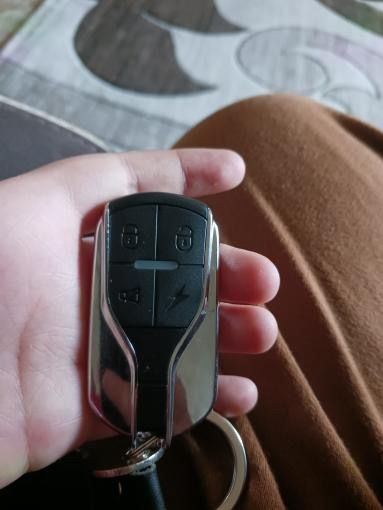 Trotineta electrica cu scaun și cheie