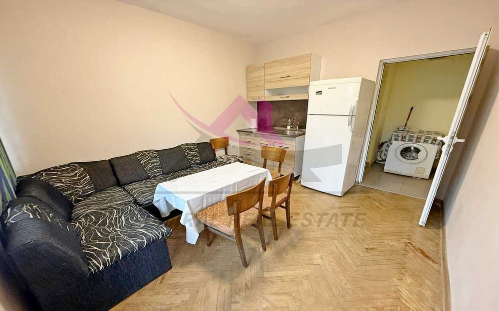 Атрактивна Локация и Цена! Двустаен- Център