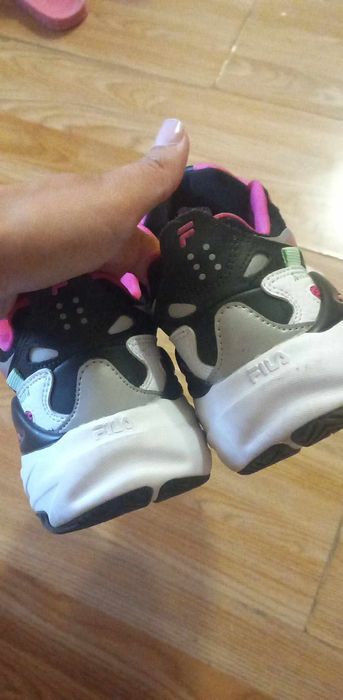 Продавам маратонки