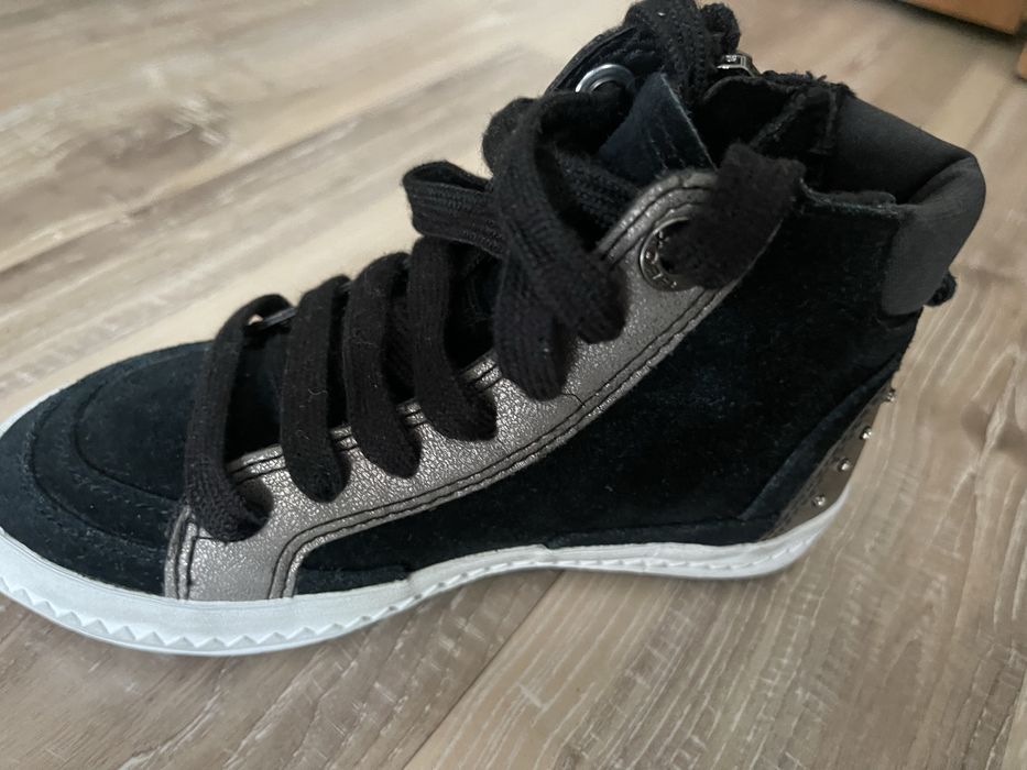 Geox fete marimea 28. Cei negri sunt noi .Ceilalti sunt purtti putin