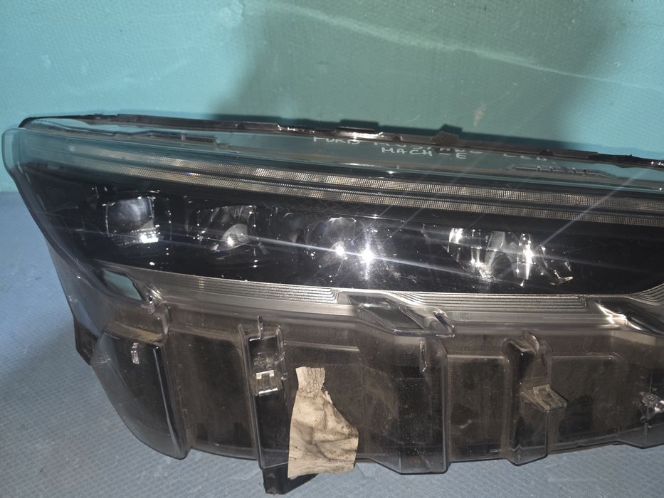 Ford Mustang Mach-E десен фар LED 20-