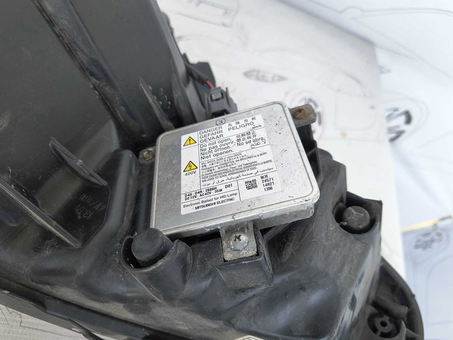 Far Dreapta Uk Xenon Bi-Xenon Mazda 3 2014 / 2013-2016 Cod OEM BHT651030 (1E1)