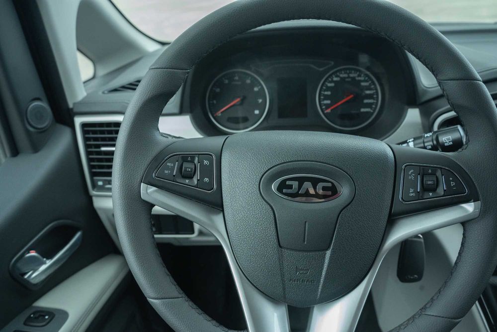Продам минивэн JAC M4 6+1