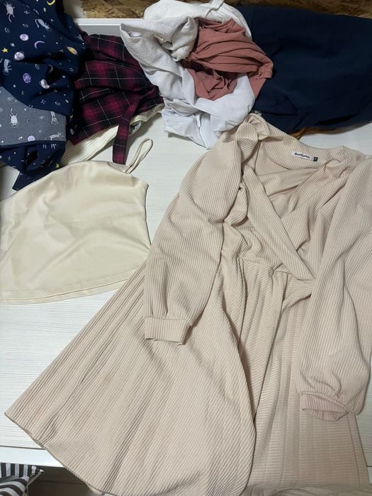 На девушку пакет