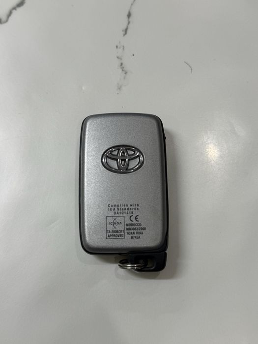 Продам ключи от Toyota 200