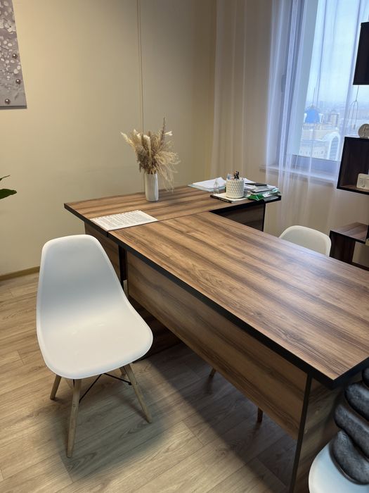 Диван и столы офисные