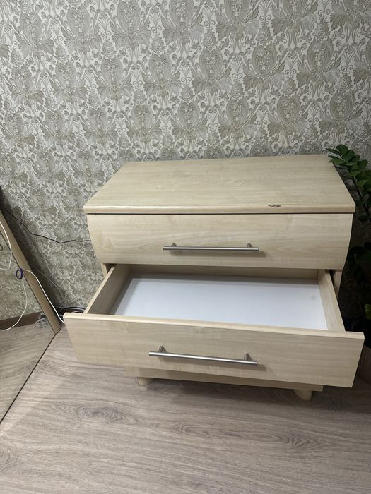 Тумба с зеркалом