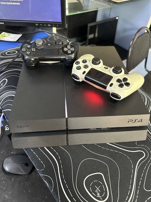 PS4 Classic CUH-1208B 2 джостика в хорошем состоянии
