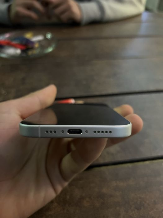 Iphone 16 alb.