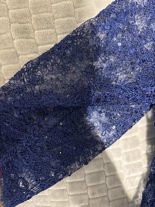 Vând rochie elegantă cu dantelă