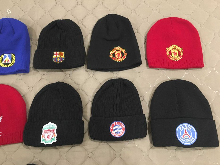 Футболни зимни шапки