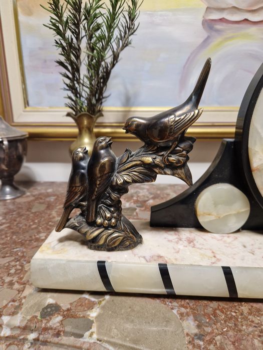 Прекрасен антикварен френски каминен фигурален часовник