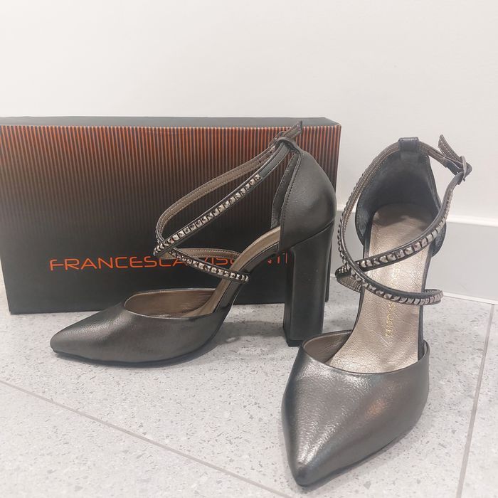 Дамски обувки на висок ток