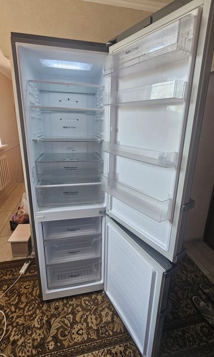 Холодильник  LG продам