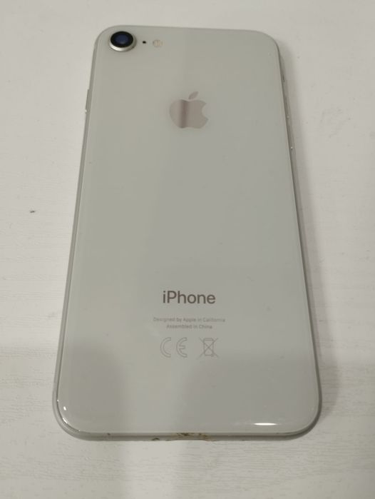 Рабочий iPhone 8 в хорошем состоянии