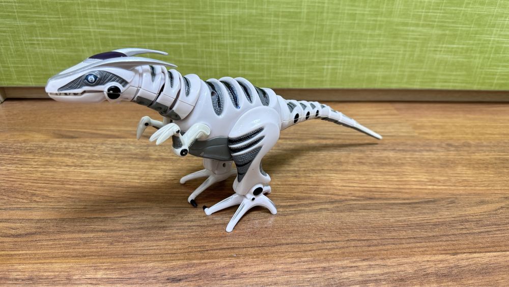 Динозавр ходячий на батарейках