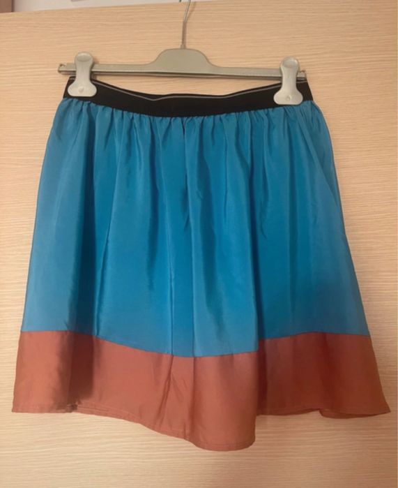 Fusta fluida/lejera material satinat. Bleu-albastru maro