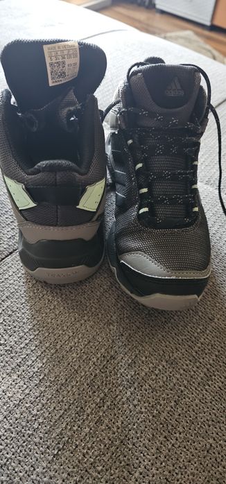 Vând ghete Adidas Terrex