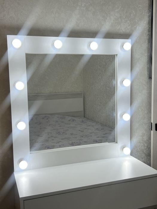 гримерный столик с подсветкой