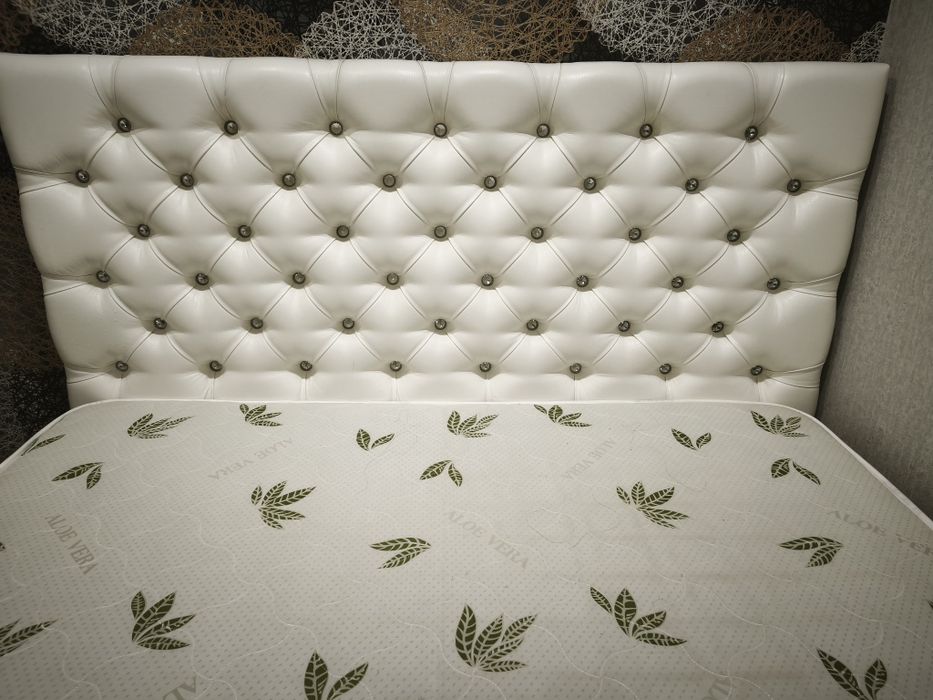 Продам 2х спальную кровать