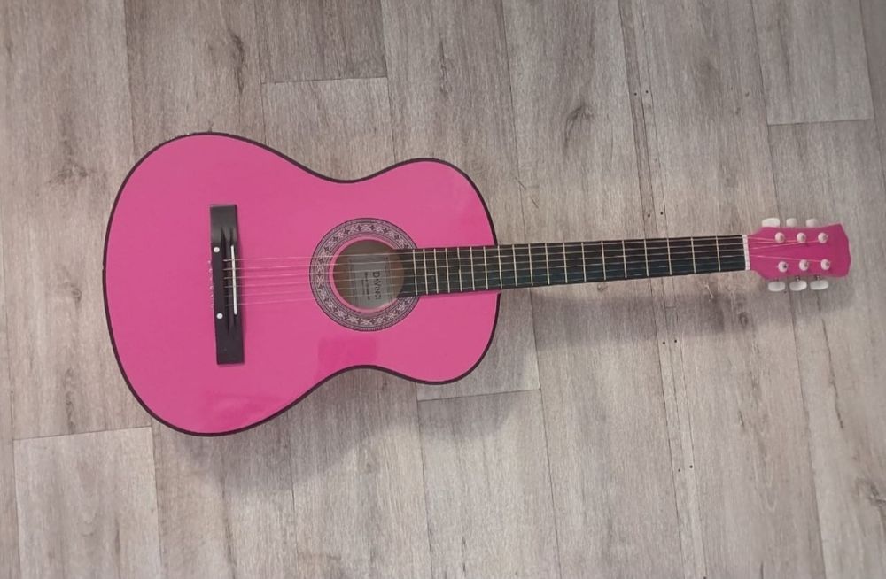 Продам гитару в отличном состоянии