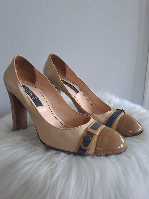 Vand pantofi cu toc