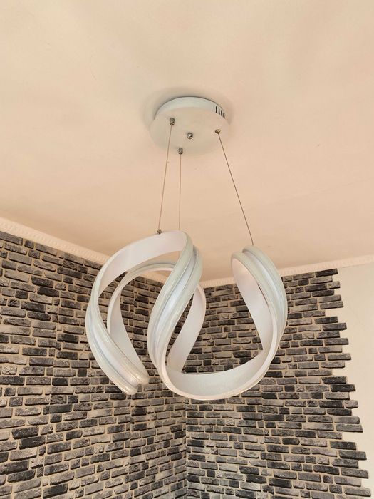 Продам люстру неоновую, подвесную