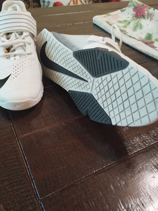 Фитнес обувки Nike Savaleos