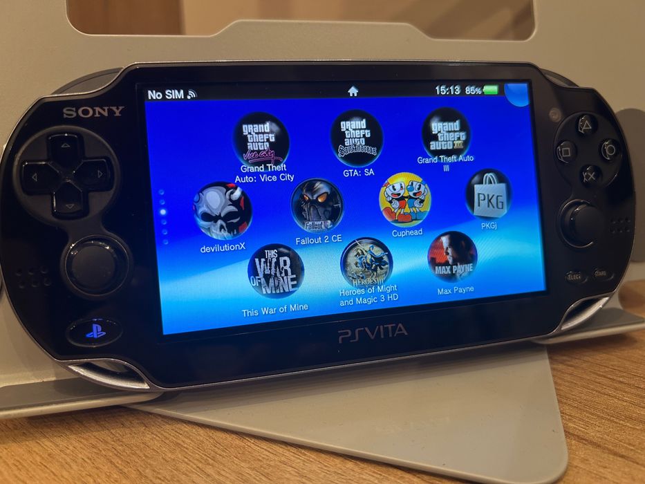 Sony PS Vita Oled – Negru  – 128GB – Modată + Jocuri