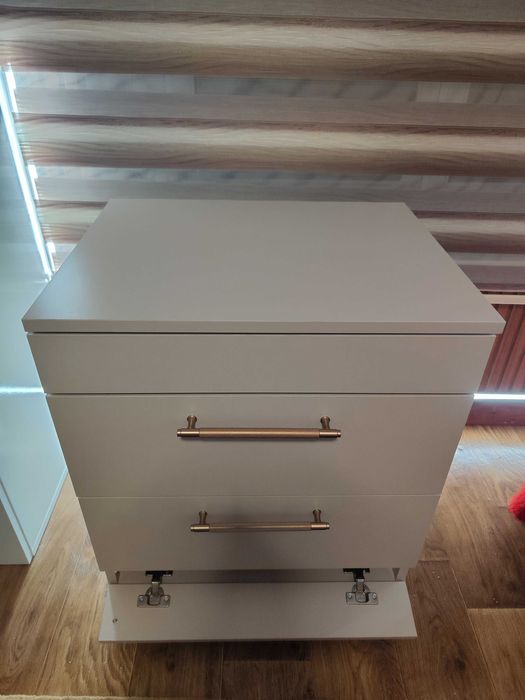 Нощно шкафче за спалня