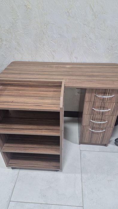 Продам маникюрный стол