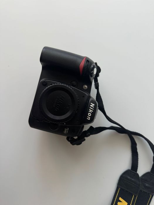 Nikon D80 DSLR тяло – надежден фотоапарат за начинаещи и напреднали