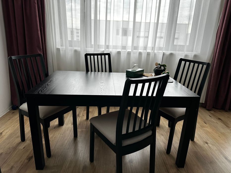 Set masa extensibila Ikea Bjursta si 4 scaune