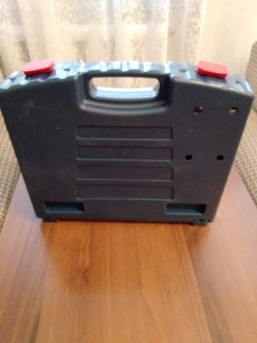 Продам набор слесарного инструмента для мальчика.