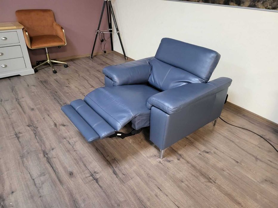 Син кожен фотьойл с електрически релаксиращ механизъм