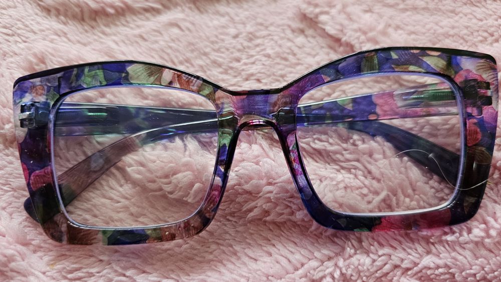 Дамски очила с диоптър + 4 ,четири броя и едни слънчеви   всички нови