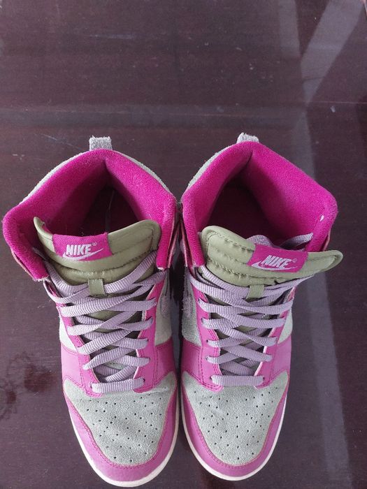 NIKE DUNK HIGH
Dynamic Berry/ Grand Purpl Htr-Pilgrim