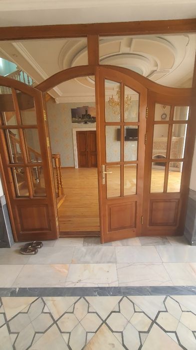 Тахта витраж эшиги сотилади.