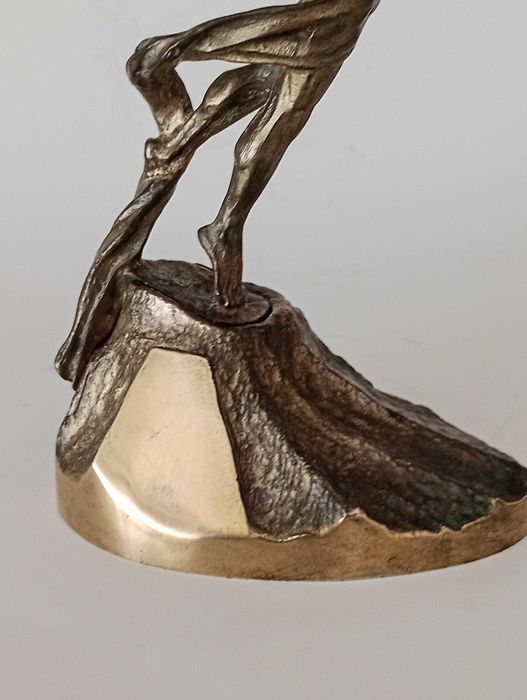 Бронзовая статуэтка "К звёздам".