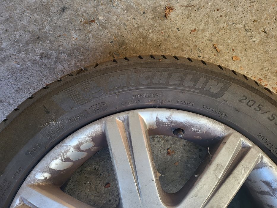 Vand 4 genti ptr audi a3 cu cauciucuri vara Michelin