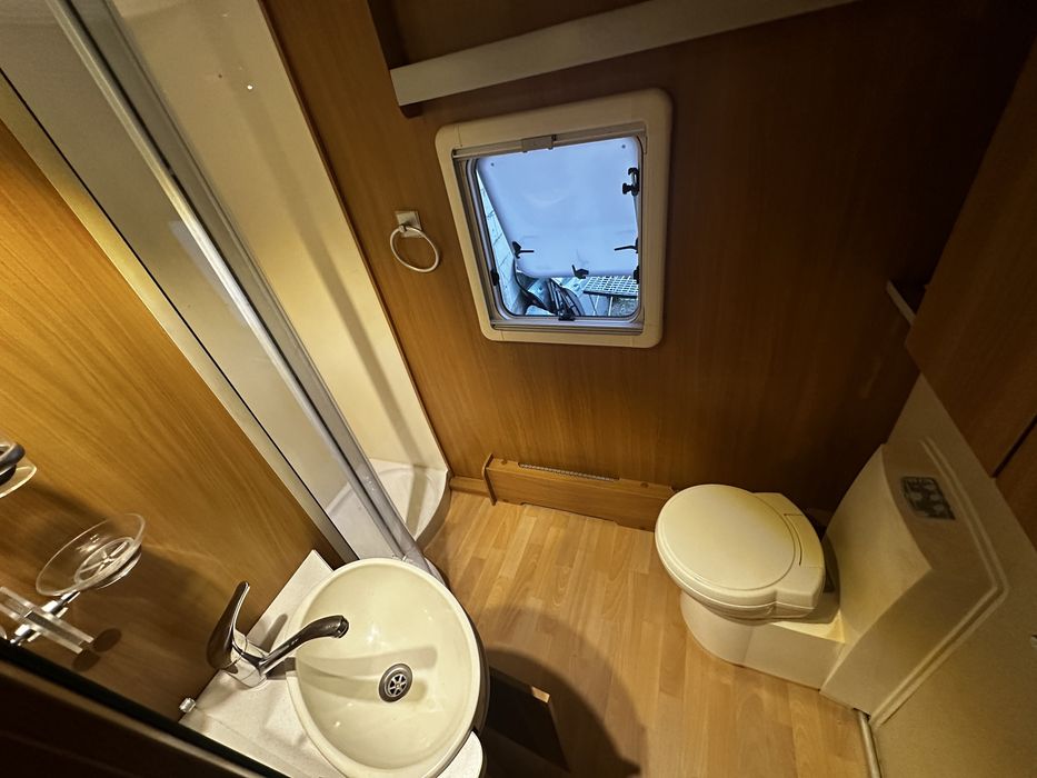 De vânzare – ACE Supreme Twinstar | An 2008 | 4 locuri | Twin Axle | 7,95 m