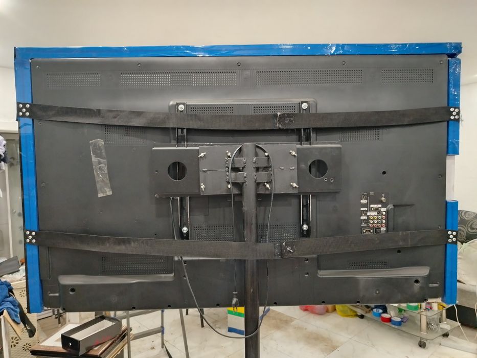 Телевизор Sharp, телевизор Samsung, колонки аудио, багетная рамка