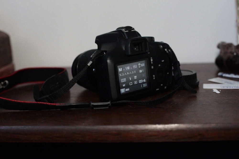 Canon EOS4000D + Обектив EF-S 18-55 mm f/3.5-5.6