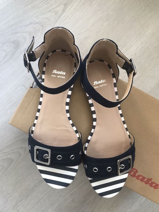 Сандали Bata и сандали на платформа
