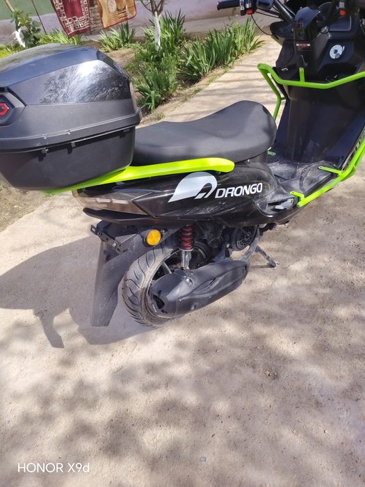 Benzinli Skuter sotiladi