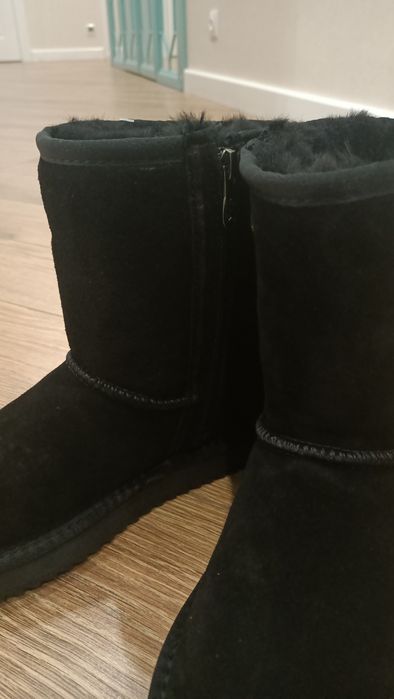 Продам Угги черные