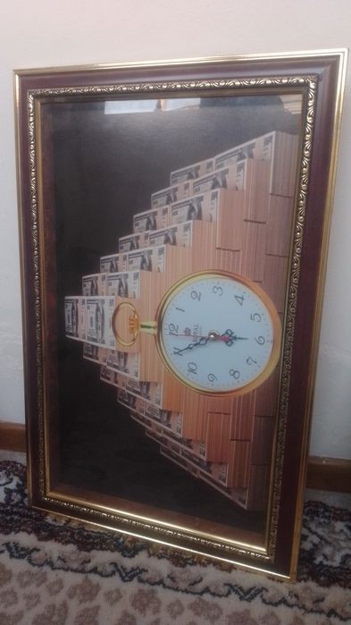 Часы настенные,в хорошем состоянии